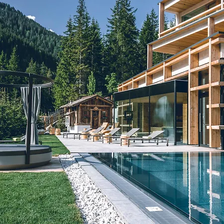 Hotel Cristallo - Wellness Mountain Living-3